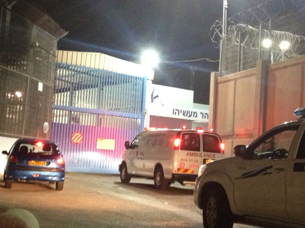 بالصور: اصابة 7 أشخاص بحريق كبير داخل سجن "معسياهو" بالرملة 